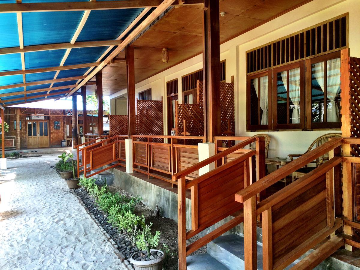 Two Fish Resort Бунакен Екстер'єр фото